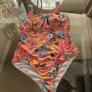 Bright and cheery swim!🏊🏻